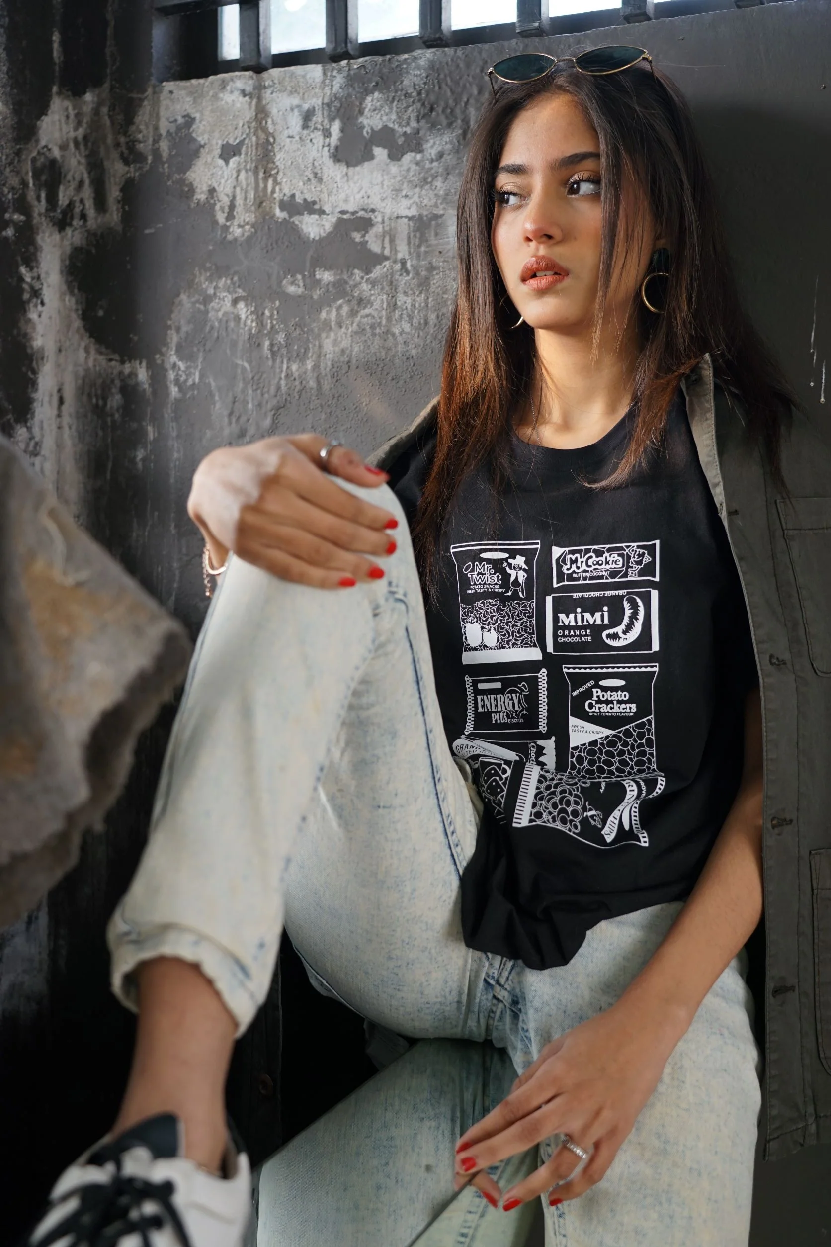 1990's Nostalgia Graphic T-Shirt - Image 4